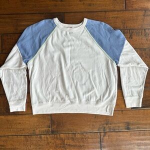 Vintage Levi’s Women’s Crewneck Sweatshirt